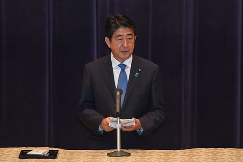 安倍总理在防卫省出席了第50次自卫队高级干部集会，并作了训示。