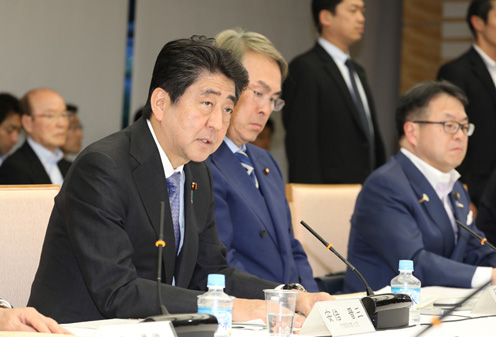 安倍总理在总理大臣官邸召开了第8次未来投资会议。