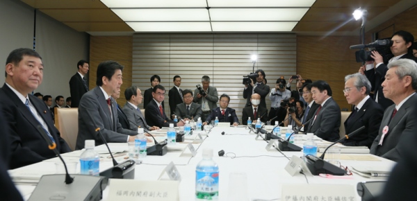 安倍总理在总理大臣官邸召开了第21次国家战略特别区域咨询会议。