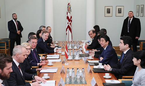 日本・拉脱维亚首脑会谈