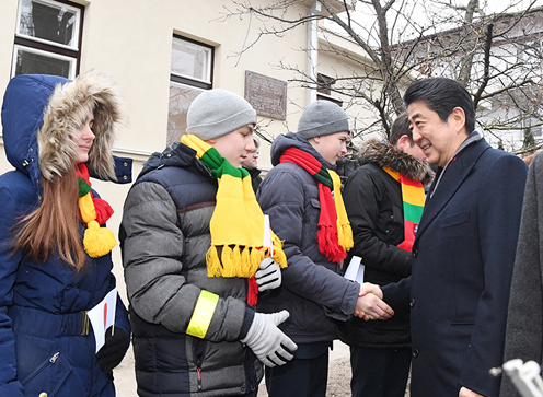 安倍总理参观杉原纪念馆3