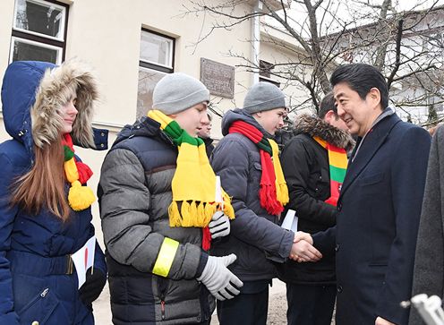 安倍总理参观杉原纪念馆3