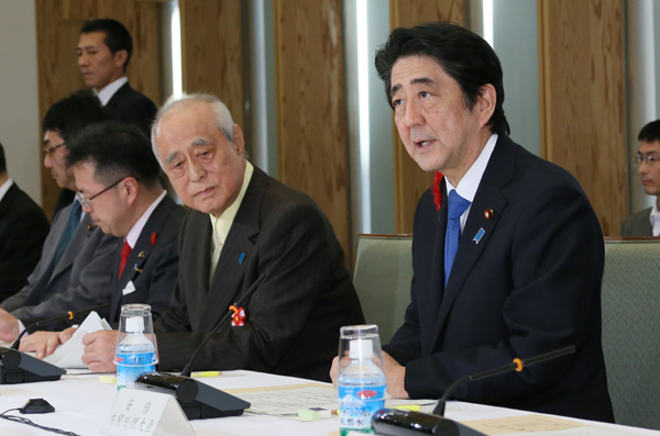 安倍总理在总理大臣官邸召开了第1次“日本之美”综合项目恳谈会。