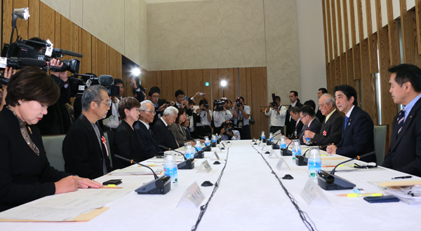 安倍总理在总理大臣官邸召开了第1次“日本之美”综合项目恳谈会。