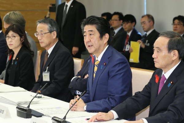 安倍总理在总理大臣官邸召开了第7次原子能防灾会议。