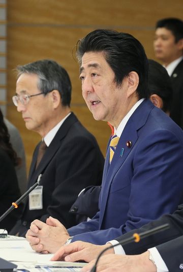 安倍总理在总理大臣官邸召开了第7次原子能防灾会议。