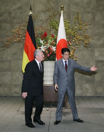 安倍总理在总理大臣官邸与德意志联邦共和国总统约阿希姆·高克举行了首脑会谈等。