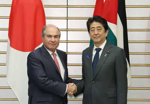 安倍总理在总理大臣官邸与约旦哈希姆王国首相哈尼·穆勒吉举行了首脑会谈等。