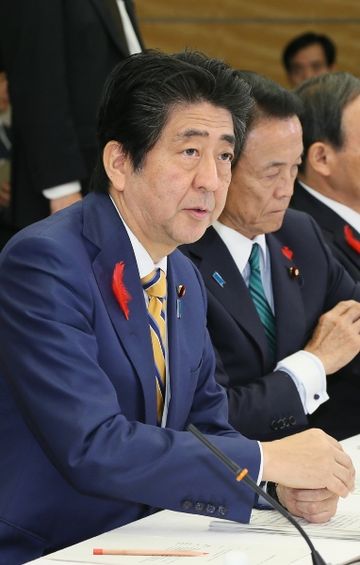 安倍总理在总理大臣官邸召开了2016年第16次经济财政咨询会议。