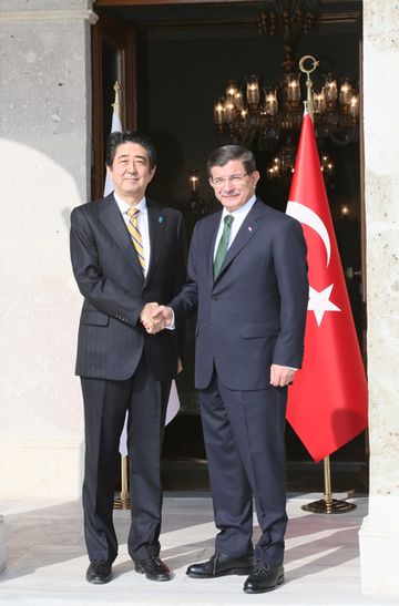 安倍总理继续访问了土耳其共和国的伊斯坦布尔。