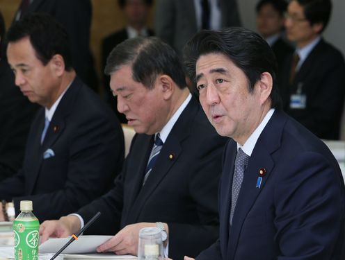 安倍总理在总理大臣官邸召开了第11次国家战略特别区域咨询会议。