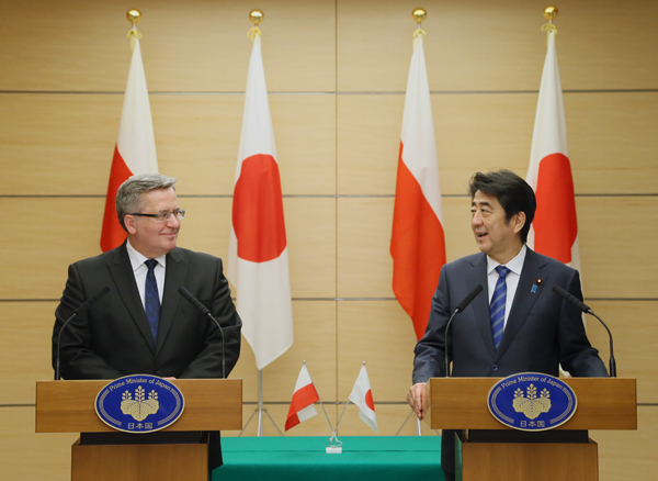 安倍总理在总理大臣官邸举行了日本与波兰的首脑会谈等。