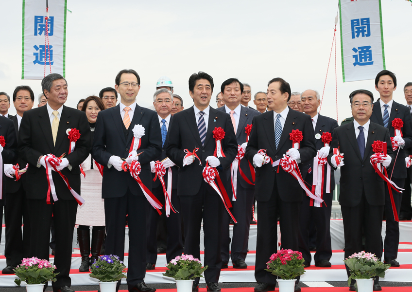 安倍总理出席常磐车道(高速公路)的开通典礼　(2)