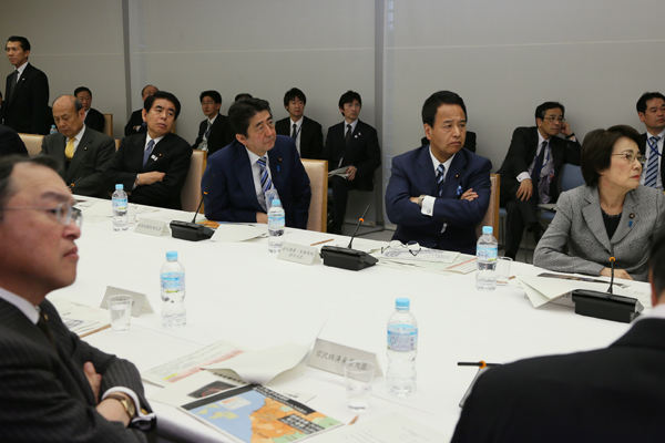 安倍总理在总理大臣官邸召开了第7次健康与医疗战略推进本部会议。