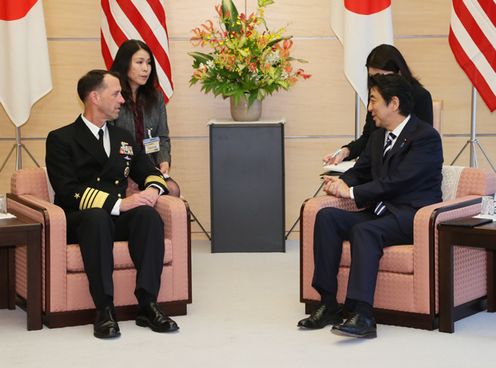 安倍总理在总理大臣官邸接受了美国海军作战部部长理查德森的拜会。