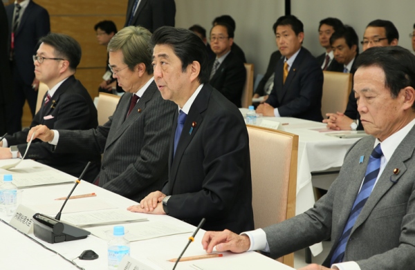 安倍总理在总理大臣官邸召开了2017年第2次经济财政咨询会议。