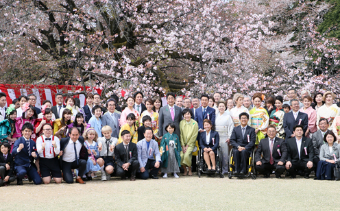 举行总理主办的“赏樱会”