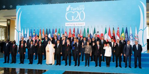 安倍总理为了出席G20（关于金融市场・世界经济的首脑会议）访问了土耳其共和国的安塔利亚。