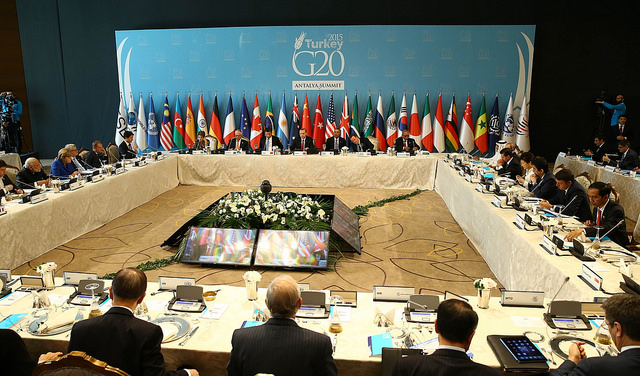 安倍总理为了出席G20(关于金融市场・世界经济的首脑会议)访问了土耳其共和国的安塔利亚。