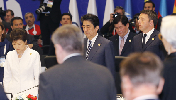 安倍总理为了出席G20(关于金融市场・世界经济的首脑会议)访问了土耳其共和国的安塔利亚。