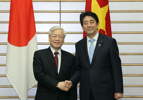 安倍总理在总理大臣官邸举行了日本・越南首脑会谈等。