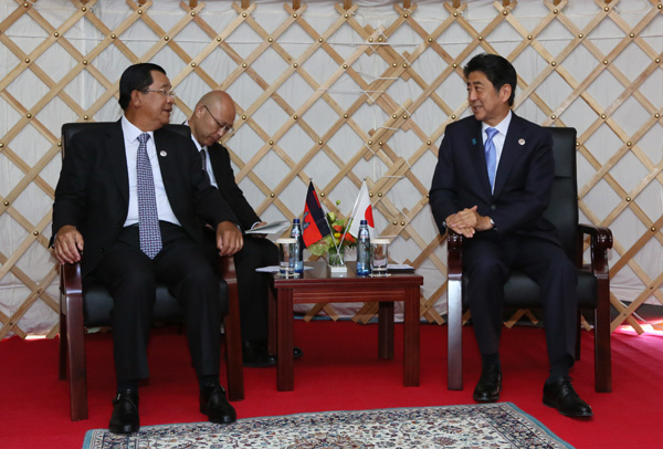 安倍总理为了出席第11届ASEM（亚欧会议）首脑会议等，访问了蒙古国的乌兰巴托。