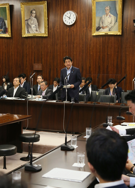 安倍总理出席了参议院经济产业委员会。