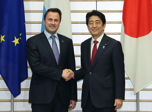 安倍总理在总理大臣官邸举行了日本和卢森堡首脑会谈等。