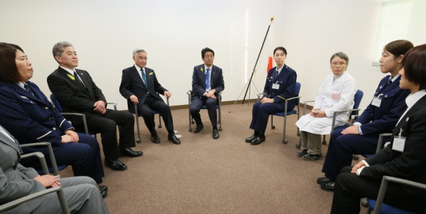 安倍总理视察了位于栃木县栃木市的栃木监狱。