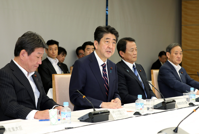 安倍总理在总理大臣官邸召开了2018年第8次经济财政咨询会议。