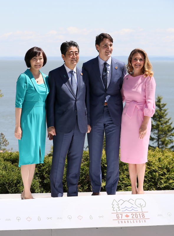 安倍总理受到特鲁多首相欢迎