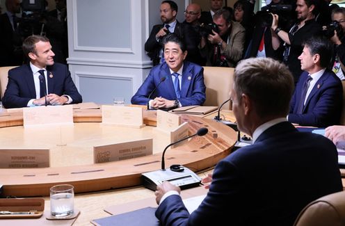 安倍总理参加工作会议1