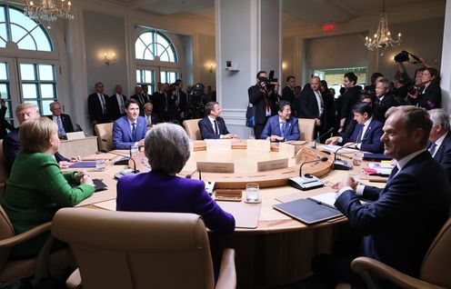 安倍总理参加工作会议2