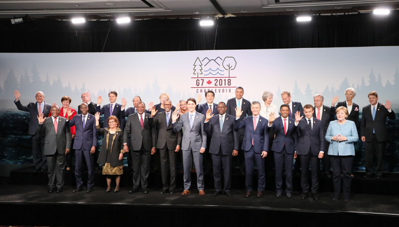 七国集团（G7）以及与扩大会议受邀国首脑的集体合影留念2