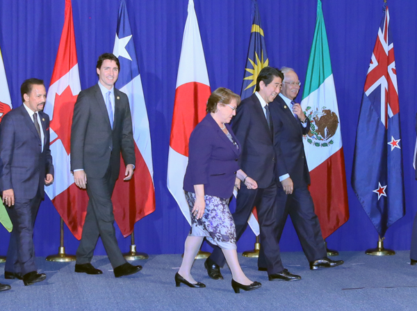 安倍总理为出席亚太经合组织(APEC)领导人会议访问了菲律宾共和国的马尼拉。