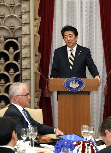 安倍总理与澳大利亚联邦总理马尔科姆·特恩布尔举行了首脑会谈等。