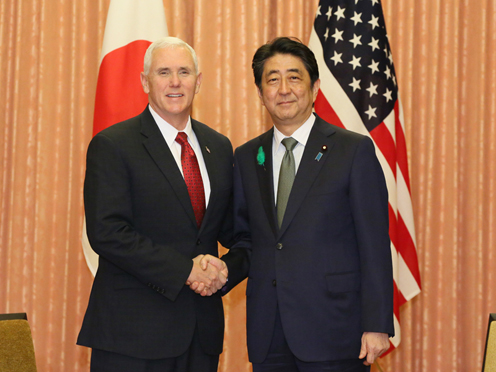 总理主办与美国副总统彭斯的午餐会