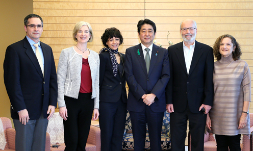 会见日本国际奖获奖者