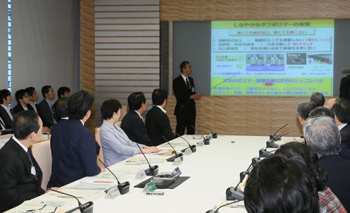 安倍总理在总理大臣官邸召开了第11次综合科学技术・创新会议。