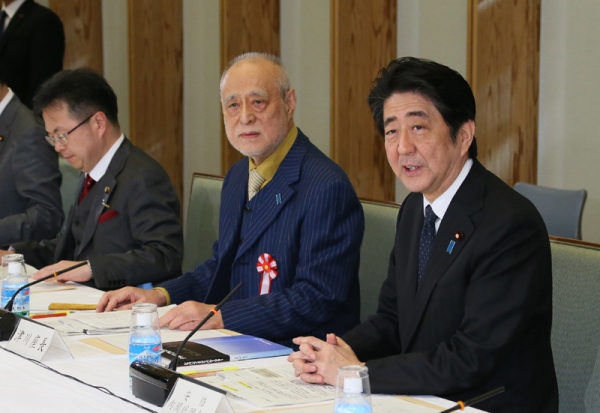 安倍总理在总理大臣官邸召开了第2次“日本之美”综合项目恳谈会。