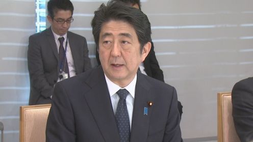 安倍总理在总理大臣官邸出席了政府与执政党的政策恳谈会。