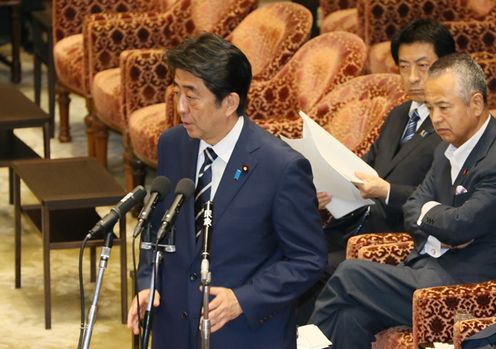 安倍总理出席了众议院预算委员会.