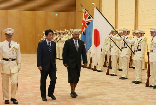 安倍总理在总理大臣官邸举行了日本・斐济首脑会谈等。