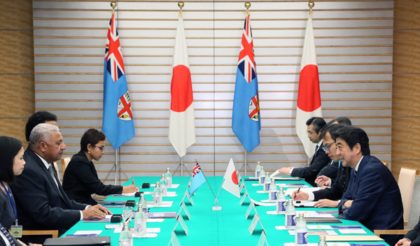 安倍总理在总理大臣官邸举行了日本・斐济首脑会谈等。