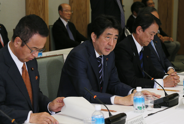 安倍总理在总理大臣官邸召开了2015年第6次经济财政咨询会议。