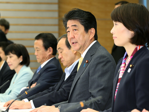 安倍总理在总理大臣官邸召开了第8次东京奥林匹克运动会与东京残疾人奥林匹克运动会推进本部会议。