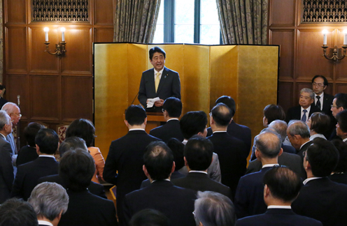 安倍总理在国会出席了参议院70周年纪念庆祝会。