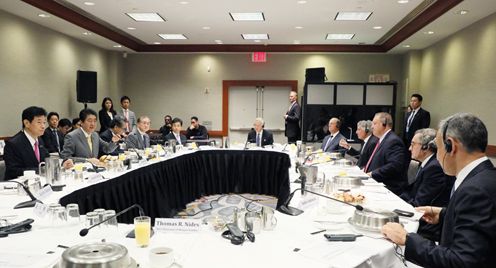 安倍总理出席与美国CEO的恳谈会2