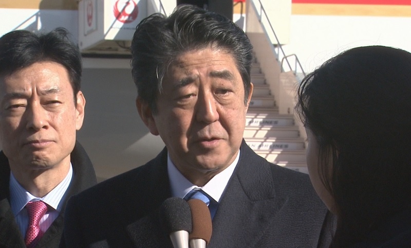 安倍总理在东京国际机场(羽田机场)举行了关于访问荷兰王国及英国的记者会。