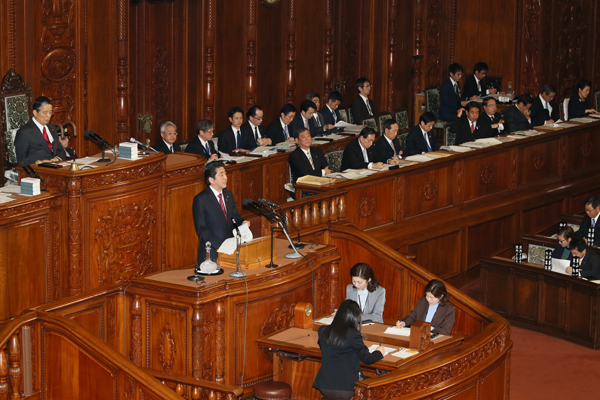 安倍总理出席了参议院全体会议以及众议院全体会议。